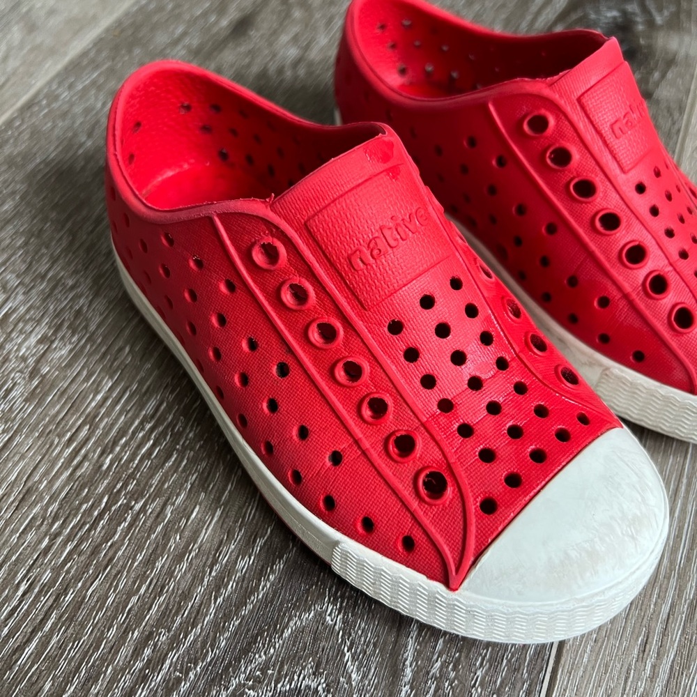 Toddler Boy or Girl Red Native’s Size C9